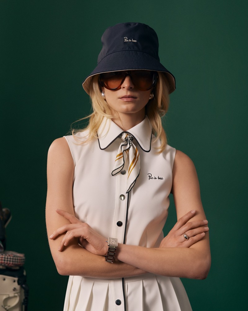 Kapelusz bucket hat na modelce